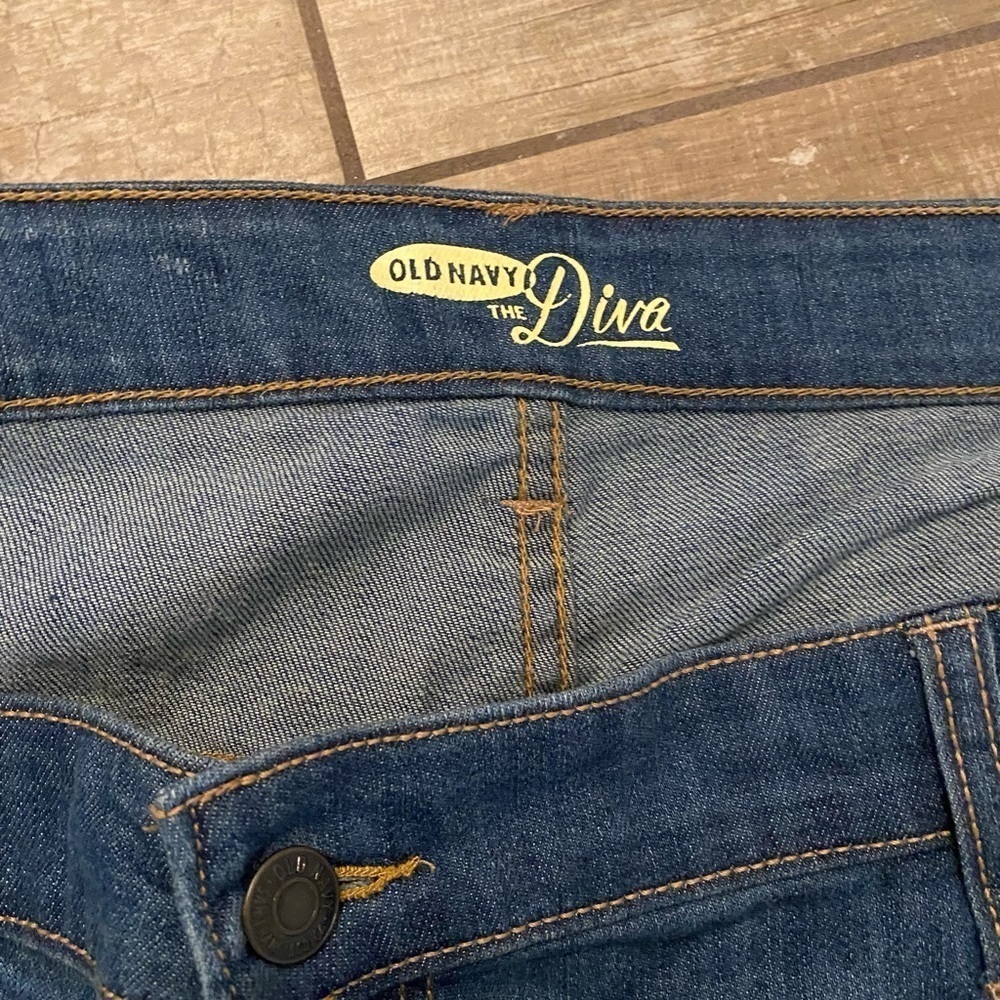 NWOT Old Navy the Diva jeans - Picture 3 of 8